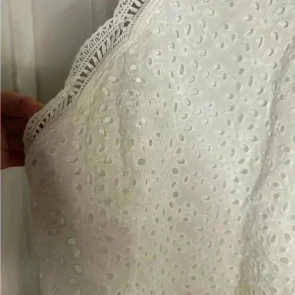 Doe and Rae White Eyelet Lace Tank Top Boutique Sleeveless Shirt
Womens Small - Picture 3 of 8